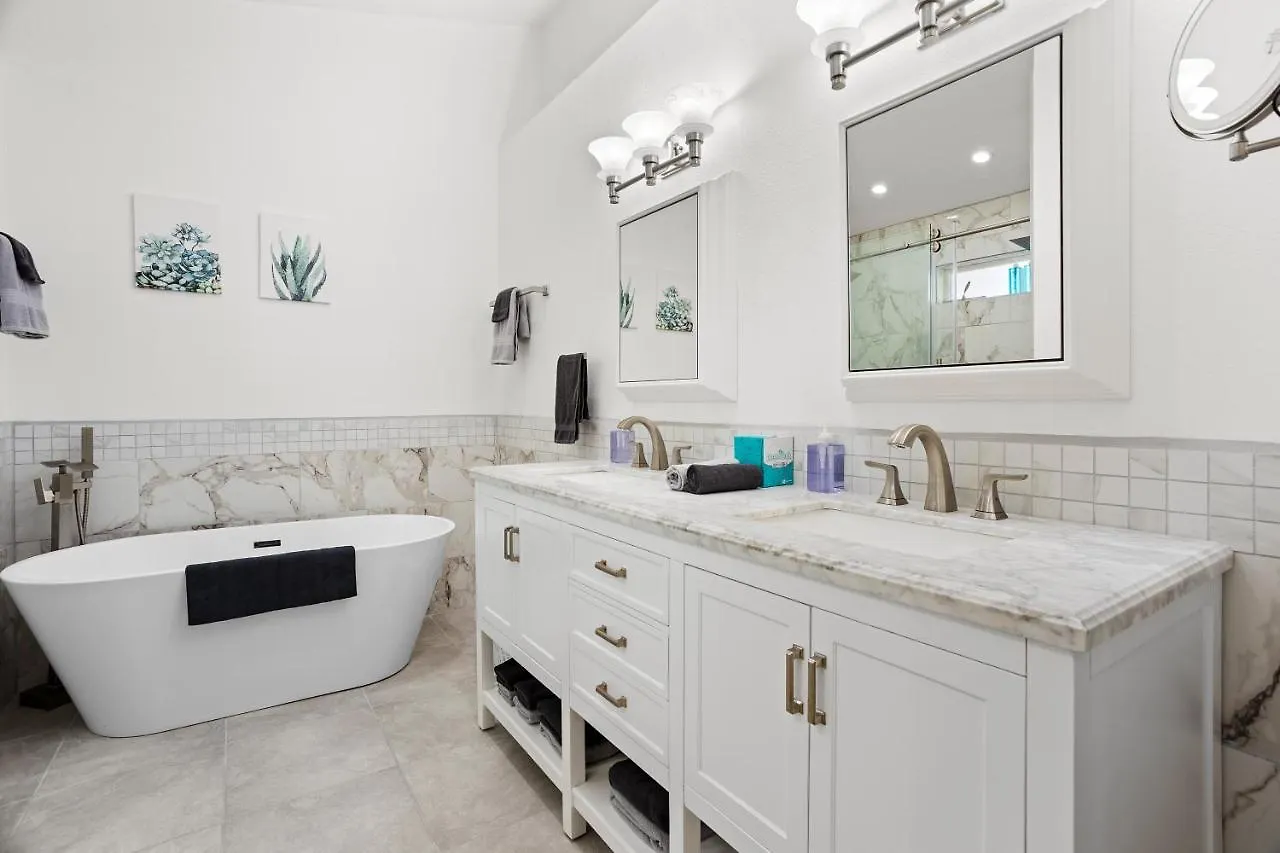 Spacious Stunning Ranch House, Hot-Tub And Private Basketball Court, Near Westworld, Tpc Scottsdale